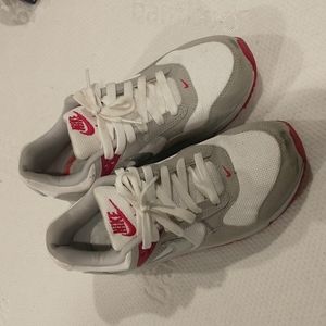Great condition Nike air women's 8.5